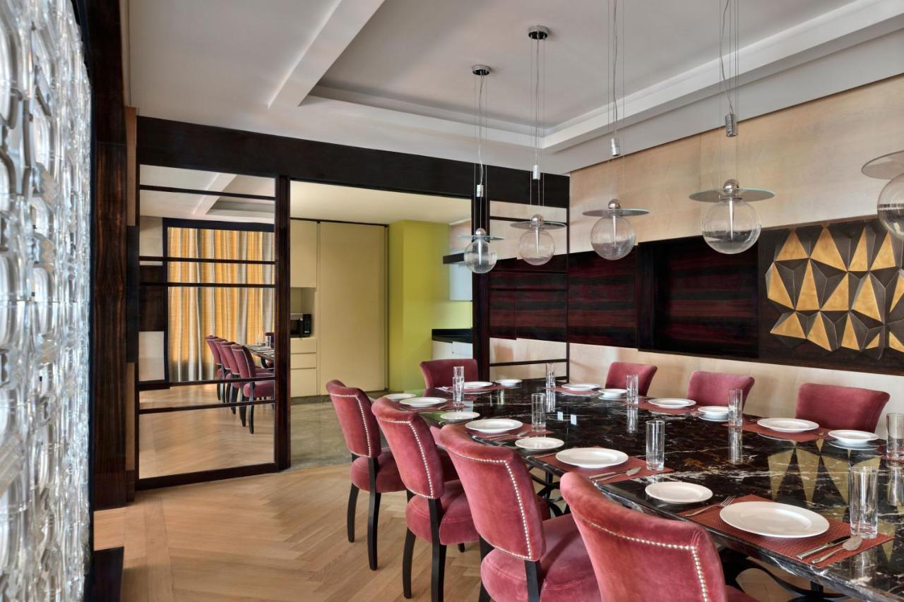 فندق جيه دبليو ماريوت هوتل نيودلهي آيروسيتي المظهر الخارجي الصورة The dining room