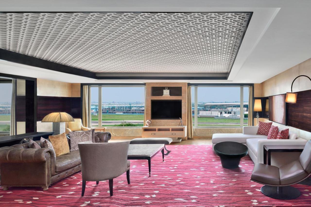 فندق جيه دبليو ماريوت هوتل نيودلهي آيروسيتي المظهر الخارجي الصورة The Hong Kong Jockey Club Champions Suite