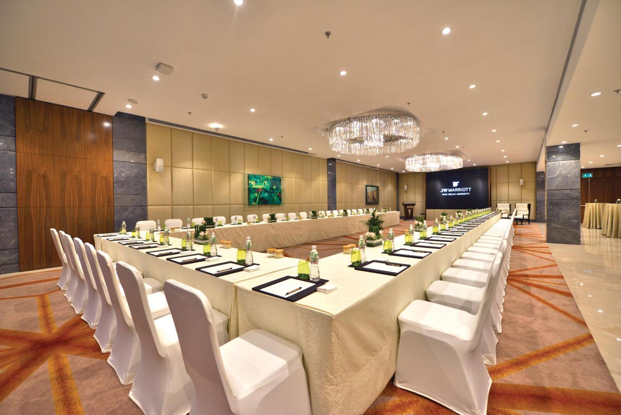 فندق جيه دبليو ماريوت هوتل نيودلهي آيروسيتي المظهر الخارجي الصورة Meeting room