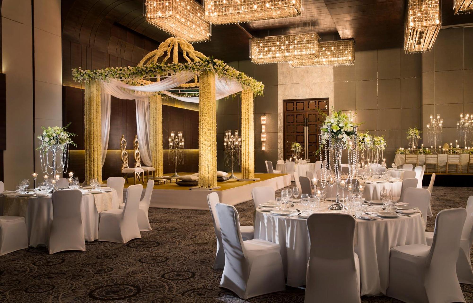 فندق جيه دبليو ماريوت هوتل نيودلهي آيروسيتي المظهر الخارجي الصورة Wedding reception at the Taj Mahal Palace, Mumbai