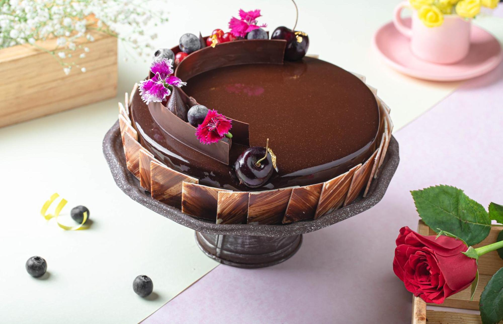 فندق جيه دبليو ماريوت هوتل نيودلهي آيروسيتي المظهر الخارجي الصورة A chocolate cake